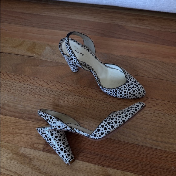 Marc Jacobs Black  Heart‎ Print Slingback
Heels Pump Size 36 - Picture 4 of 6